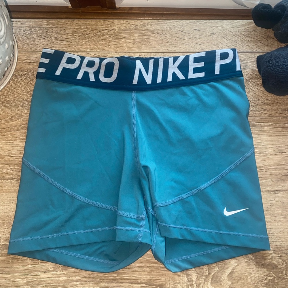 Nike pros medium!